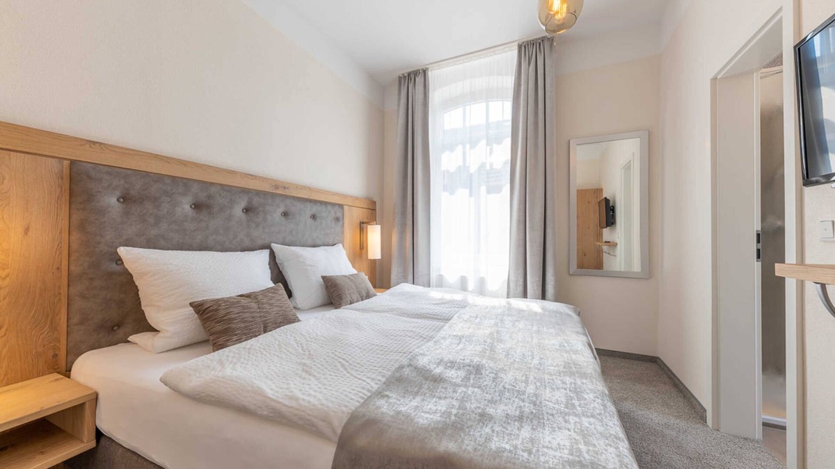 Leer Cottage | Standard double room 1 (ground floor left) - 24/7 self-check-in, 14008