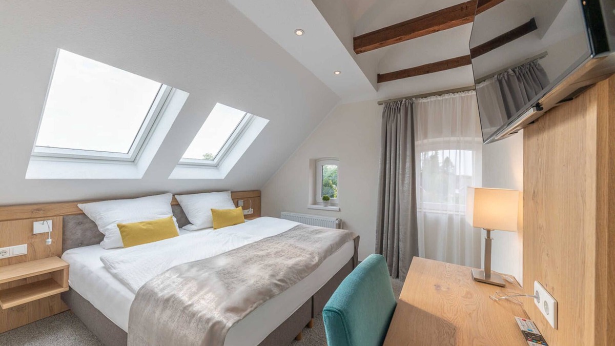 Leer Cottage | Standard double room 14 (attic left) - 24/7 self-check-in, 14008