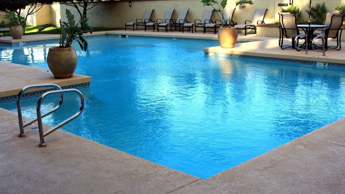 Phoenix Hotel | Standard King at Crowne Plaza Phoenix Airport - Dog-friendly & Free Shuttle