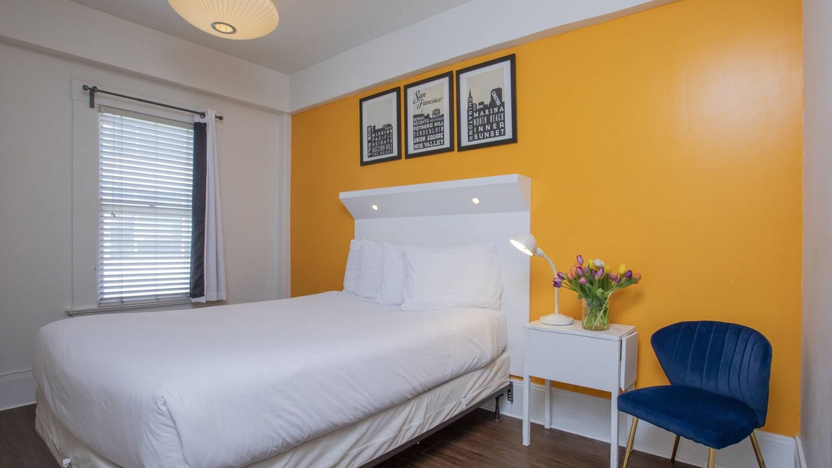 Civic Center Hotel | Standard Queen Room with Ensuite Bathroom
