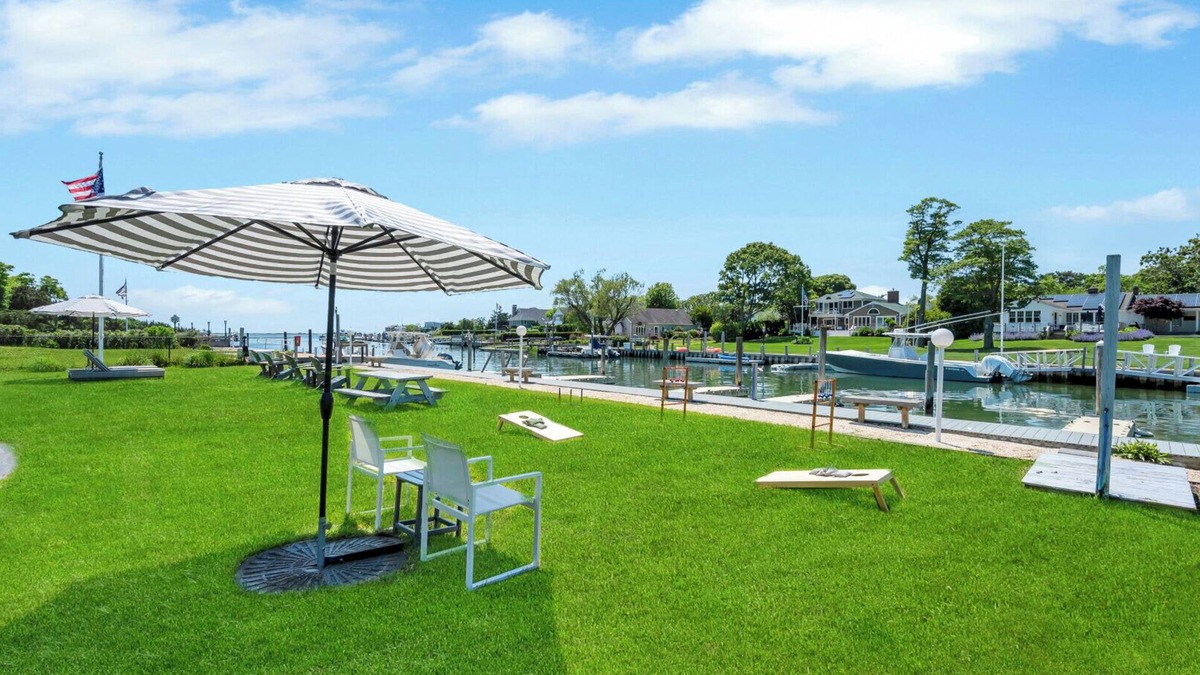 Hampton Bays House | Standard Room in Boutique Hotel, the Heart of Hampton Bays, Waterfront.