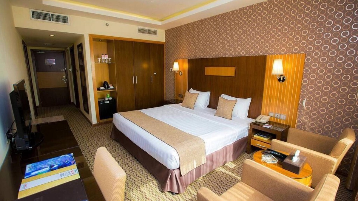 Al Qusais Apartment | Standard Room Near Tudomart By Luxury Bookings