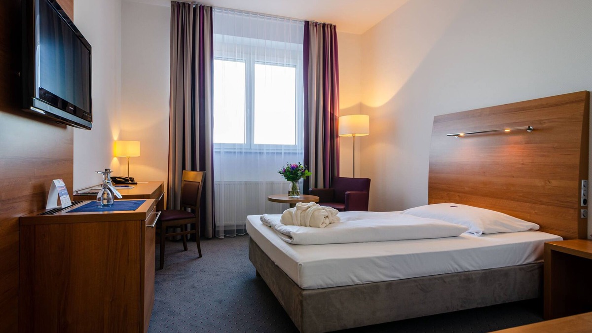 Strick Apartment | Standard single room facing the street