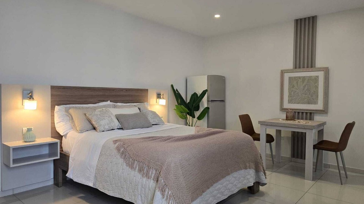 Cunucu Abao Apartment | Standard Studio in Aruba, pool, walking distance to Eagle Beach!