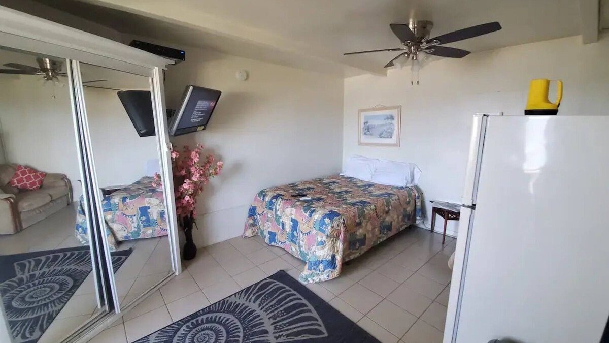 Altona Apartment | Standard Studio in St. Thomas Sunset Gardensnn