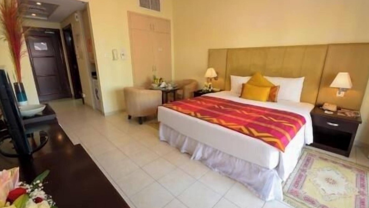 Discovery Gardens Apartment | Standard Studio Walk To The Gardens Metro Ab