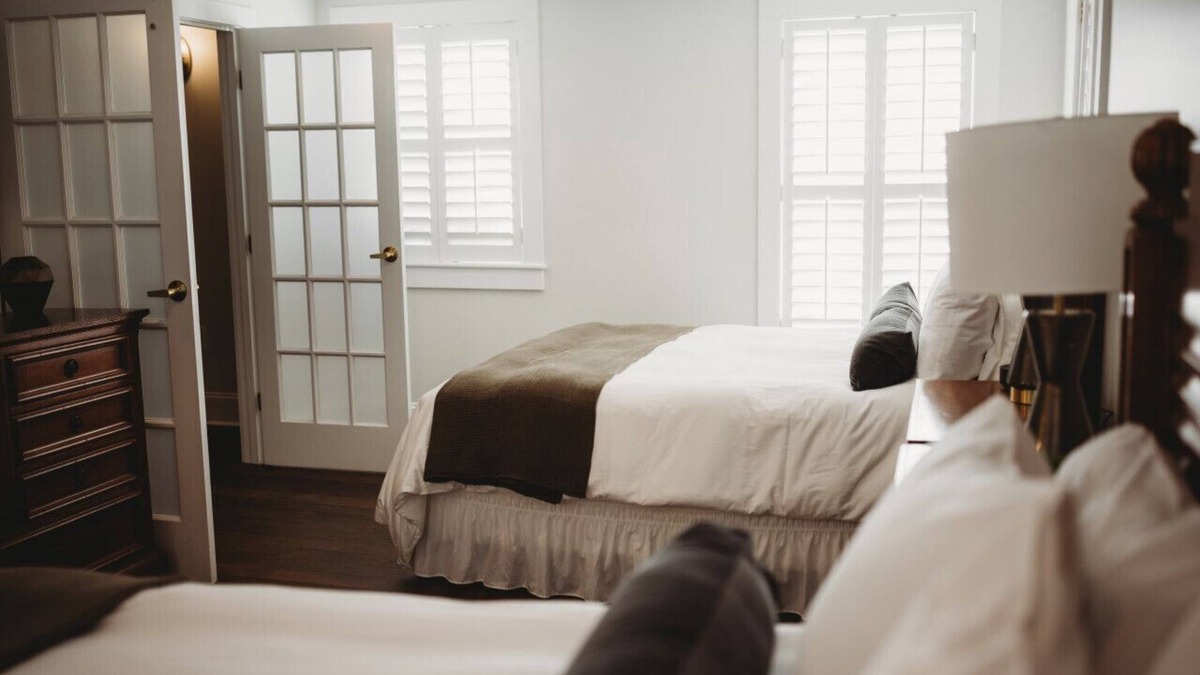 Downtown Hotel | Standard Suite - 2 Queens · The Jefferson Inn Rm. 9