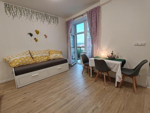 Golcuv Jenikov Apartment | Star #3C315