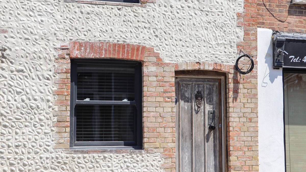 Eastbourne Cottage | STAR COTTAGE, pet friendly, character holiday cottage in Eastbourne