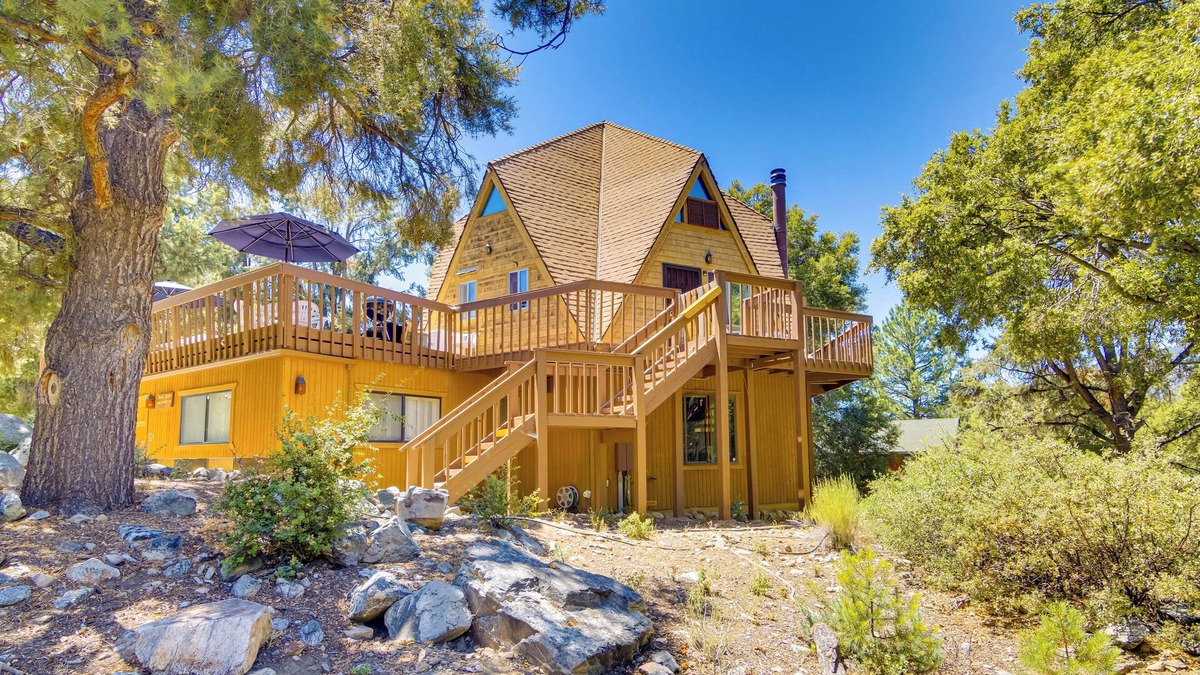 Pine Mountain Club Cabin | 'Star House' Unique Home w/360 Mountain Views!