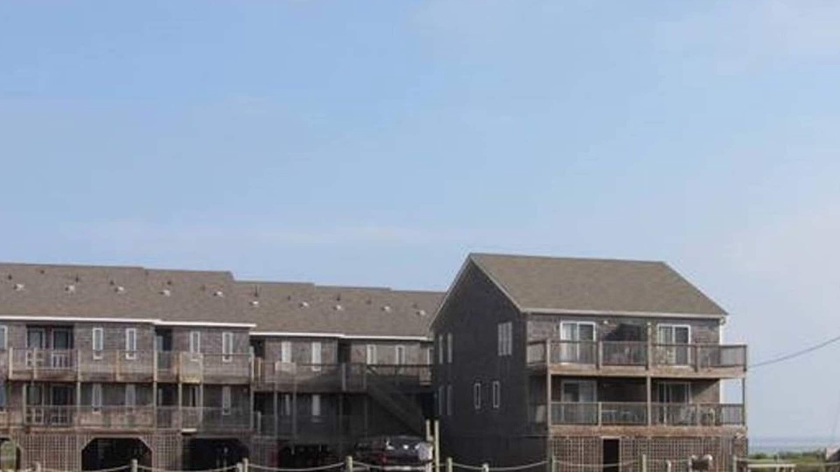 Hatteras Condo | Starfish is an end unit with beautiful views of the Pamlico Sound!