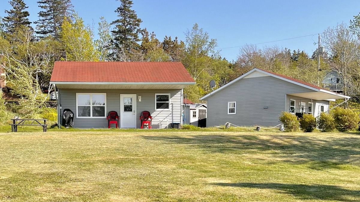 Port George Cottage | Stargazers Cove Seaside Cottages: BLUE HERON