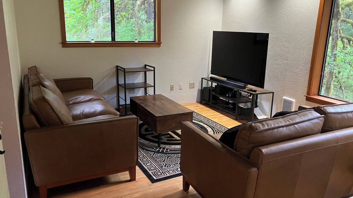 Fall Creek House | Stargazer’s Creekside Retreat on Big Fall Creek