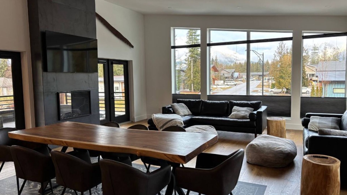 Revelstoke House | Starklandia: Mountain Modern 4BR/3.5BA + Hot Tub. Only 5 minutes to the resort.