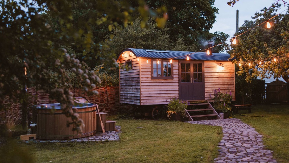 Winestead House | Starlight Hideaway - Luxury Shepherd’s Hut
