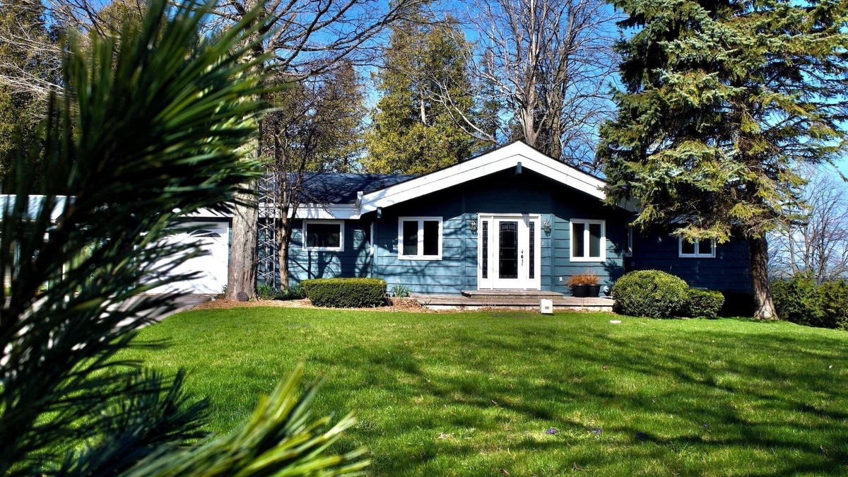 Bluewater Cottage | Starlight Lakefront Cottage