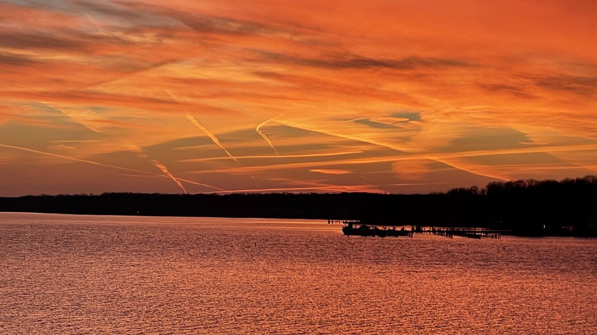 Elkton House | Starlight Waterfront Retreat: 3 bed 2.5 bath home with separate apartment rental
