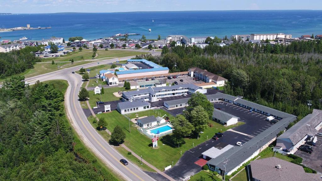 Mackinaw City Hotel | Starlite Budget Inn