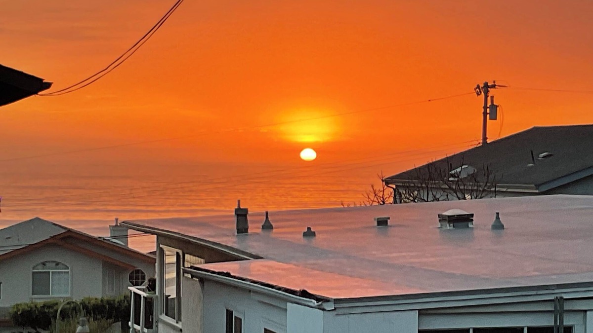 Cayucos House | StarLitSands - Comfortable 2-bed house in Cayucos, view of Morro Rock and Ocean