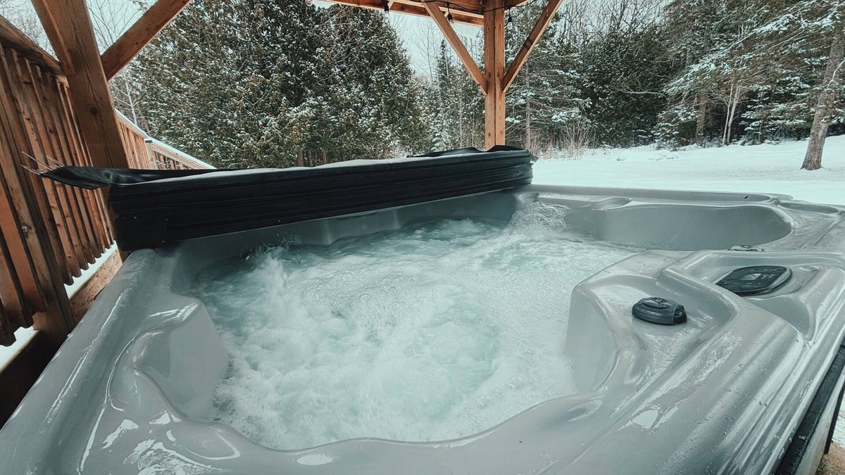 Northern Bruce Peninsula Cabin | Starry Haven: Serene Retreat with Hot Tub