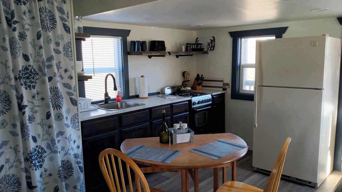 Custer County Cabin | Starry Night Cabin 1-Bedroom with Loft and Mountain Views on US 93