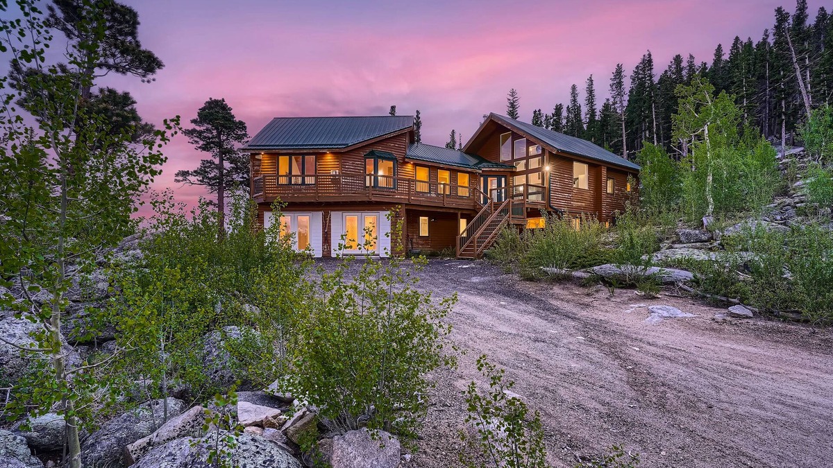 Black Hawk House | Starry Summit 4WD Oasis