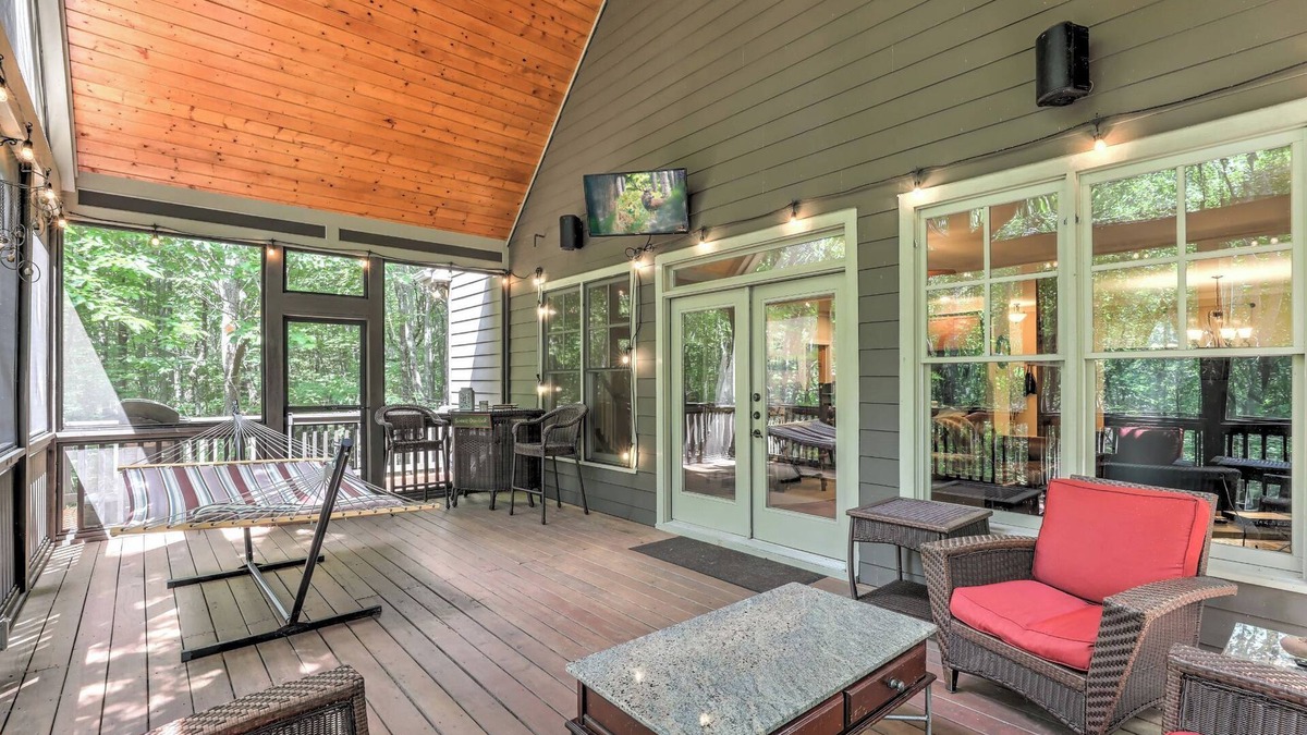Big Canoe House | Stars Align Cottage - Relaxing Hot Tub, Home in Big Canoe + More!