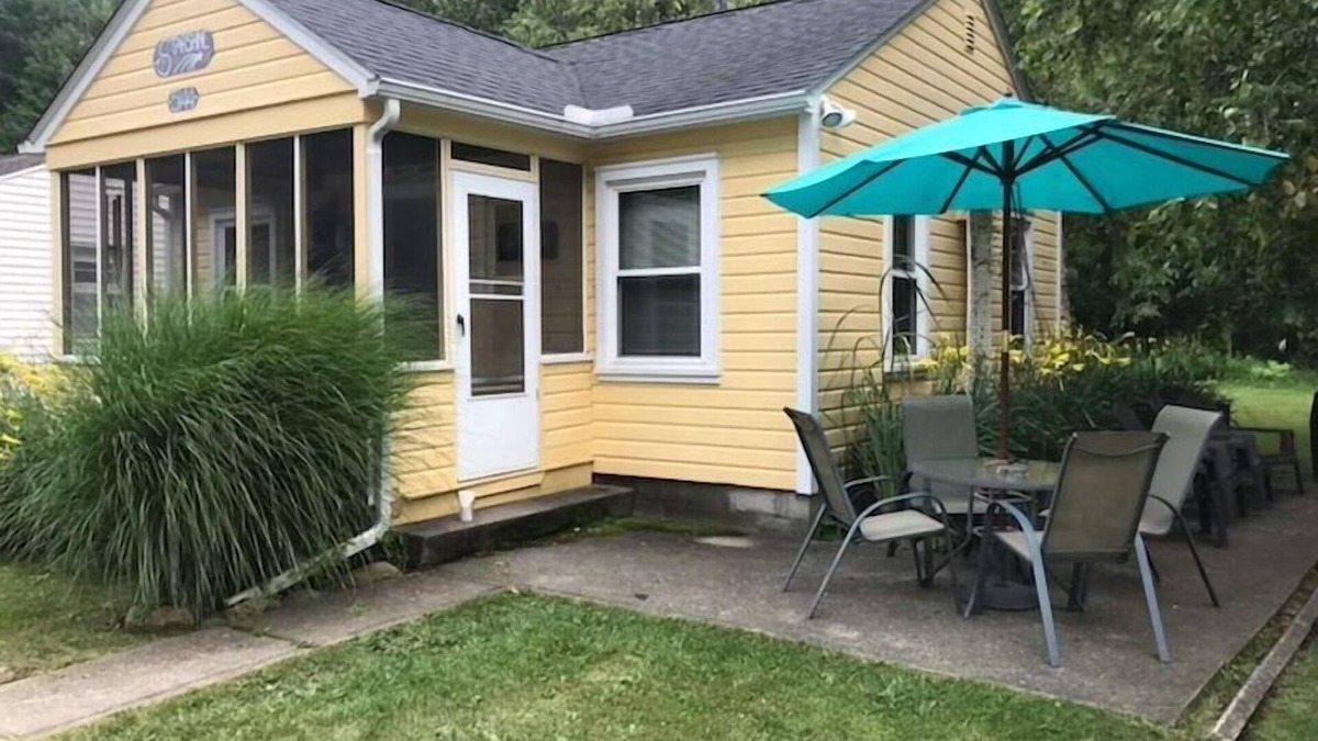 Geneva-on-the-Lake Cottage | Starshine Cottage - Geneva on the Lake - Renovated and Ready to Rent