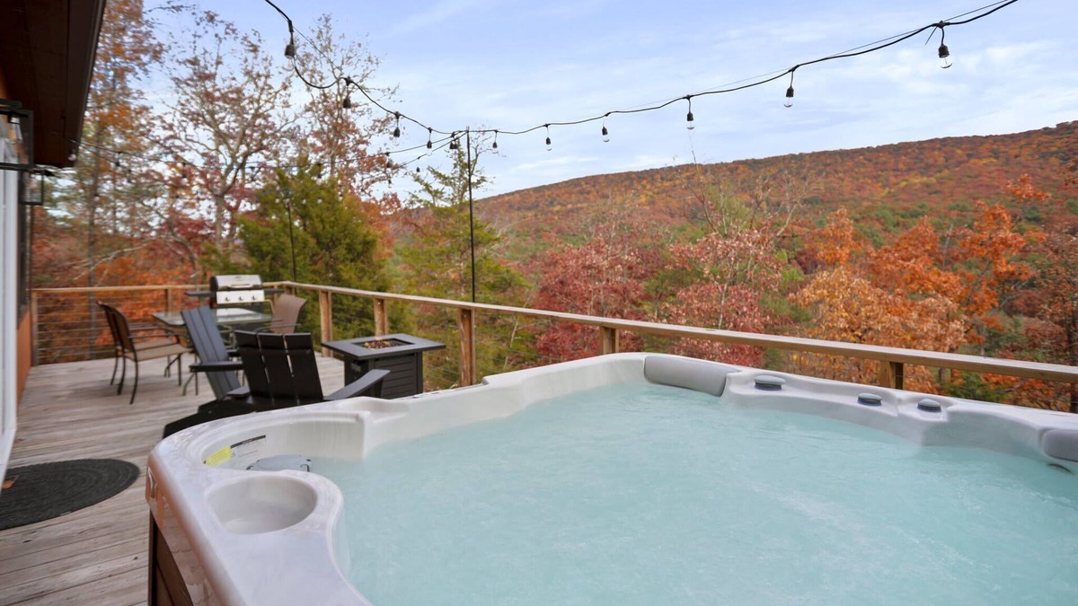 Broadway Cabin | Starstone Chalet - Hot Tub! Mountain Views!