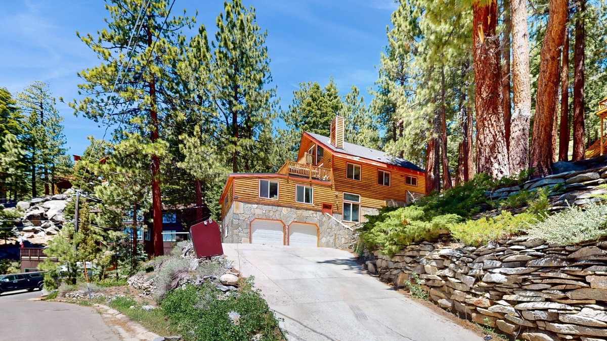 Upper Kingsbury House | Stateline Chalet: 5BR, Panoramic Mountain Views, Dipping Pool & Dry Sauna