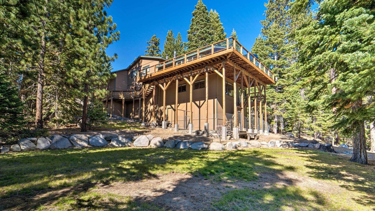 Upper Kingsbury House | Stateline Escape - 6 Mi to Heavenly & Lake Tahoe!
