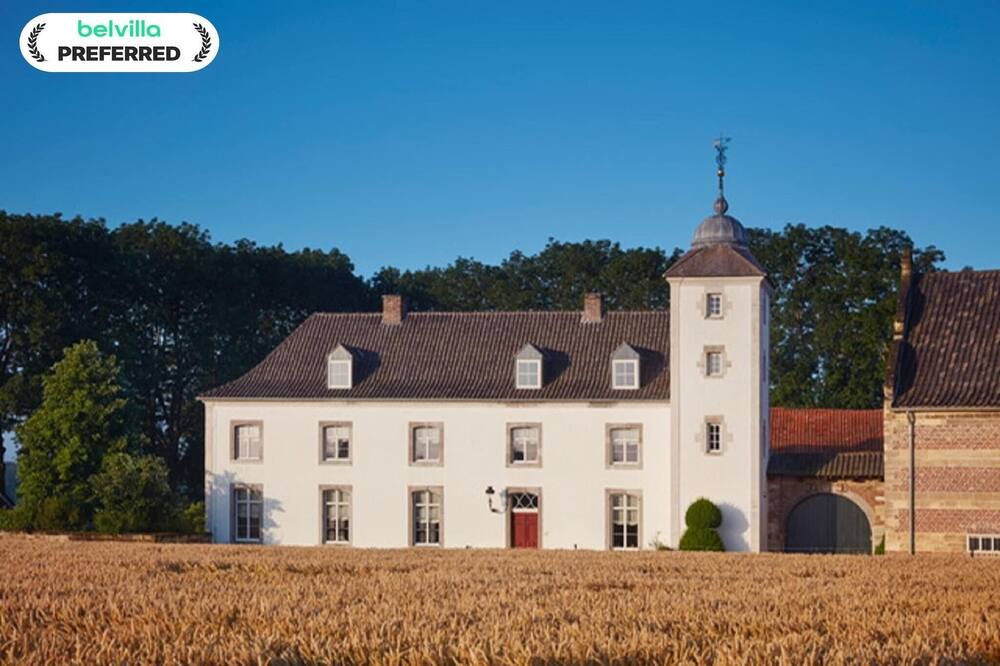 Schimmert House | Stately 16-person manor farm in South Limburg.