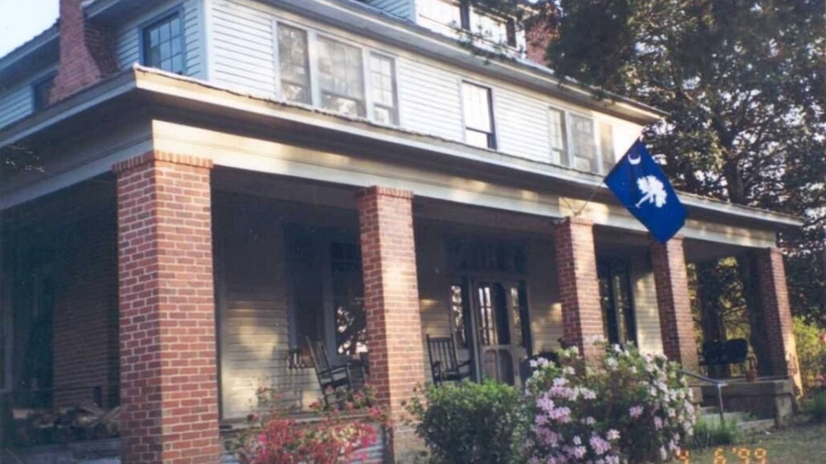 Brunson House | Stately 2-story historic home maintains original charm and charater.
