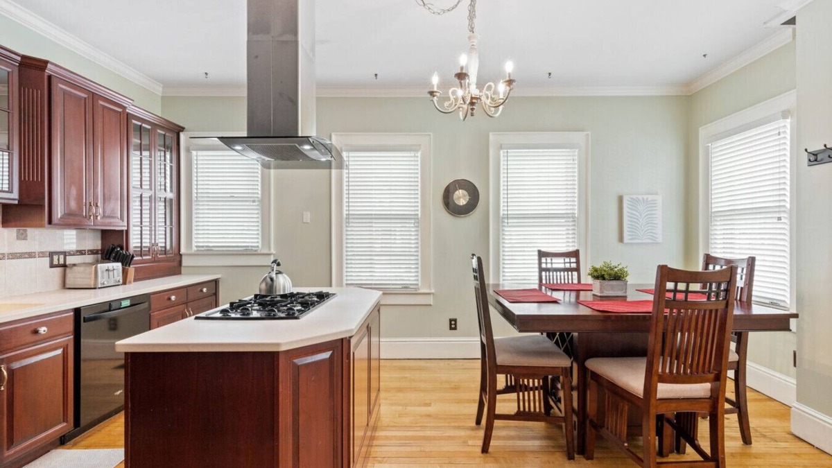 Rochester House | Stately Park Ave. Century Home - Sleeps 6!
