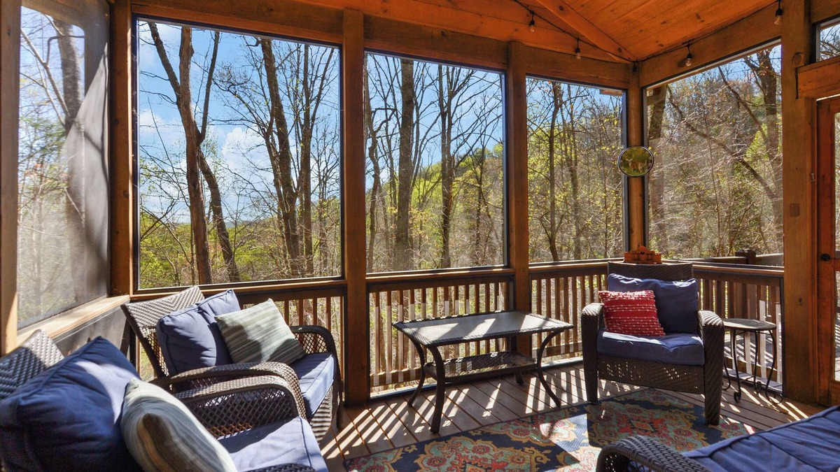 Ridges Over the Lake Cabin | Stay 4 Nights, Get the 5th Night FREE in July and August!