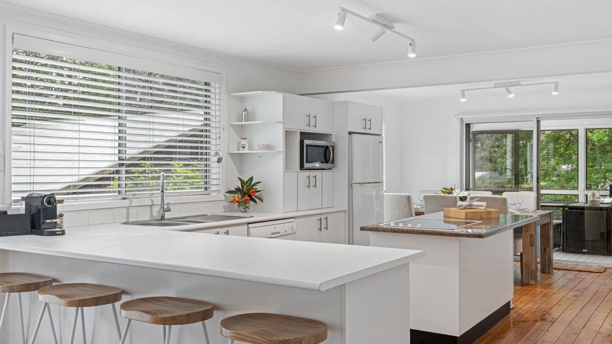 Pearl Beach House | Stay 7, pay 5 these school holidays-> pet friendly