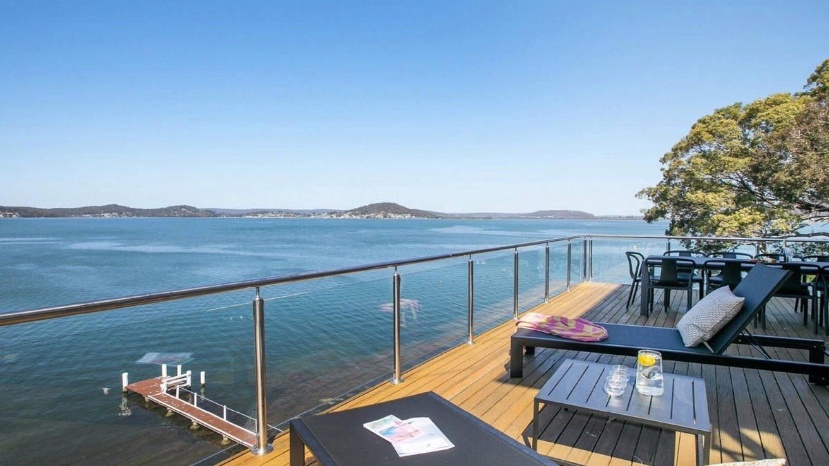 Point Clare House | Stay 7, pay 5 these school holidays->pool