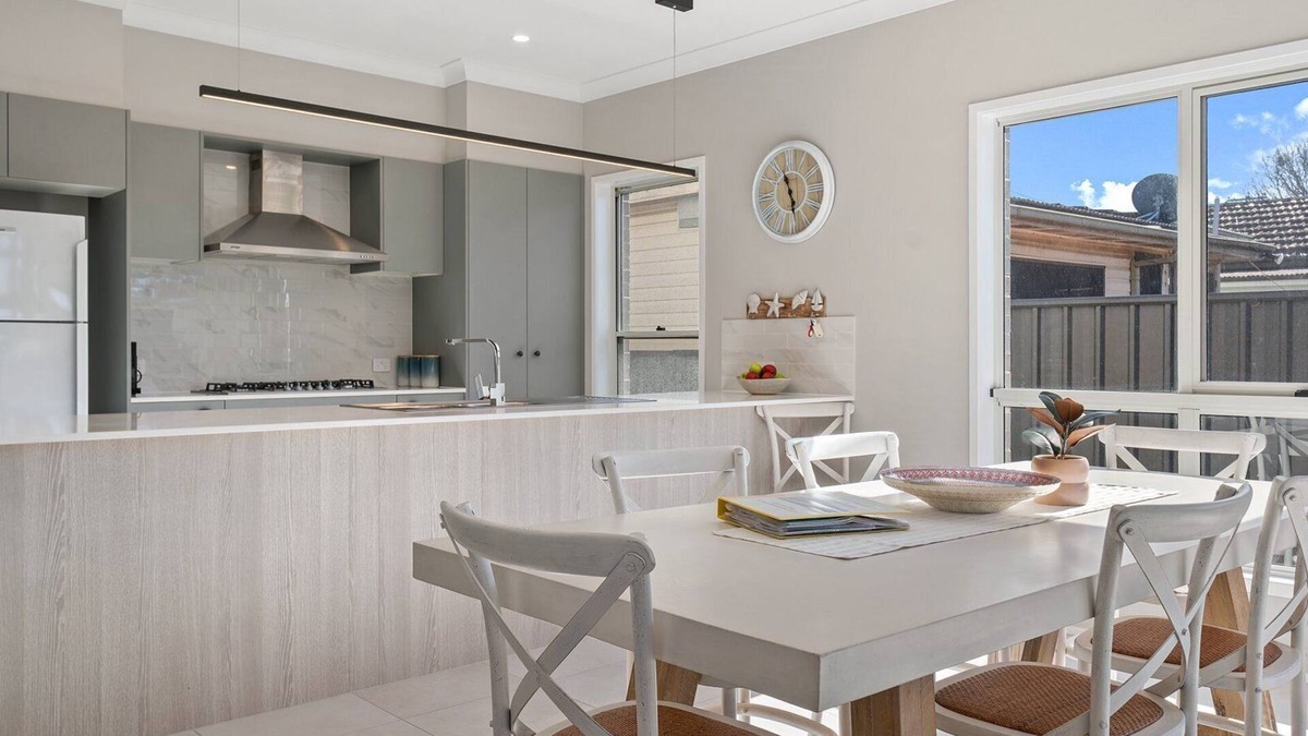 Umina Beach House | Stay 7, pay 5 these school holididays- beach/cafes