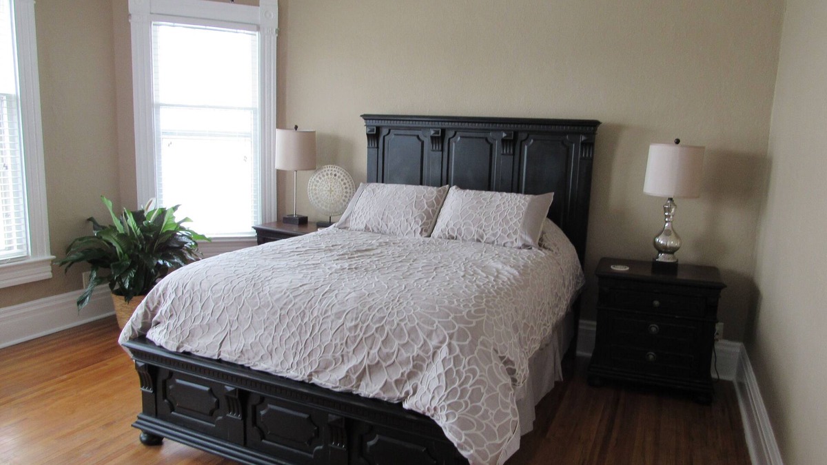 Keosauqua Cabin | Stay a Month, a Week Or Just a Day. at Bent River Extended Stay