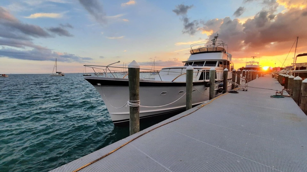 Fort Pierce Boat Rental | Stay Aboard Luxurious Classic 76ft Motor Yacht "FantaSea"