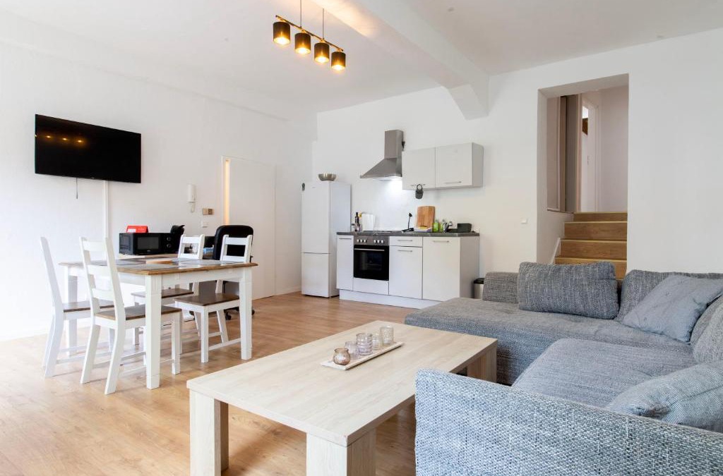 Gronau Apartment | Stay and Work Apartment - 8 single beds - central