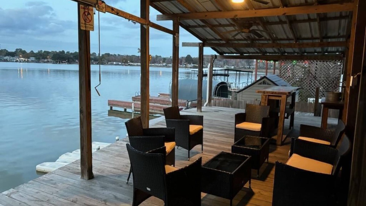 Willis House | Stay at a Modern Home on Lake Conroe/Willis Texas