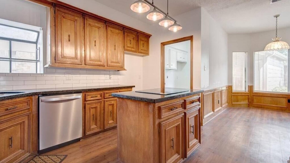 Barker House | Stay at our Charming family home!