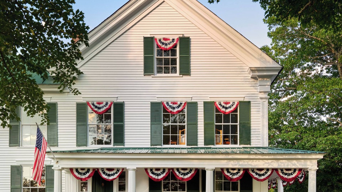 Center Lovell House | Stay at the Historic Walker House!