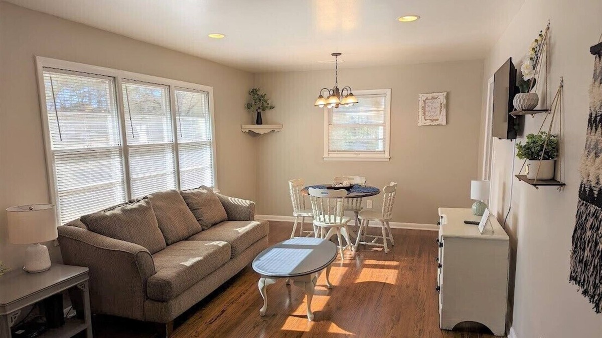 Center Point House | Stay at The Sparrow - 14 minutes to downtown