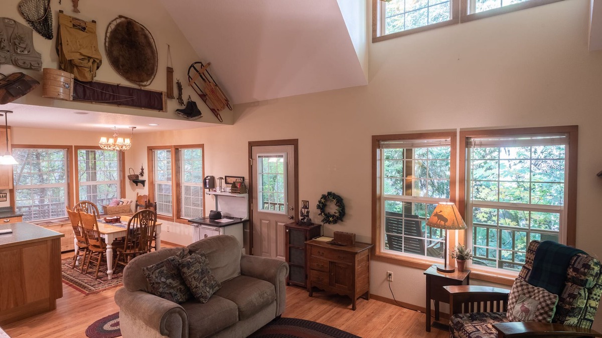 Rhododendron Cabin | Stay before 9/14 get the 3RD night FREE! Hot tub, river access A/C