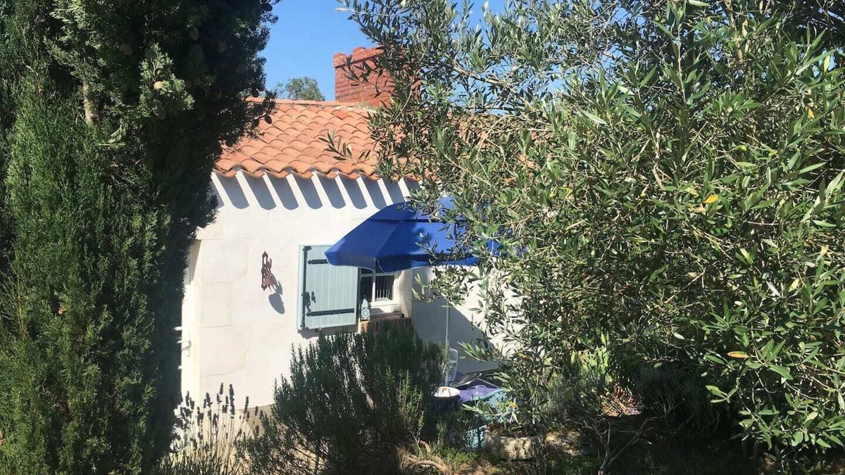 Brem Sur Mer House | Stay by the ocean in a pretty 19th-century house near the beaches.