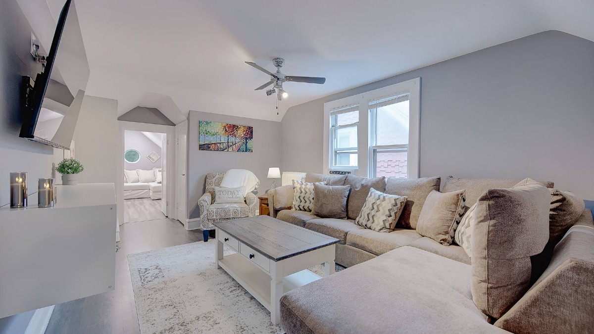Bay View House | Stay Central in Bayview: 5 Min to Downtown
