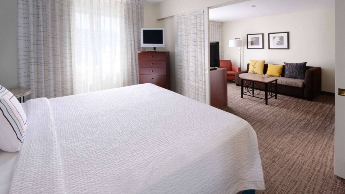 Dallas Apartment | Stay Close to Galleria Dallas & Addison Circle Park! Perfect Budget Family Hotel