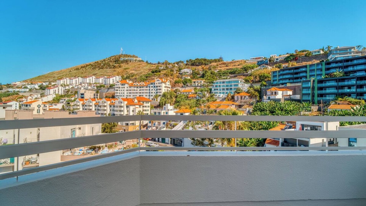 Sao Martinho Hotel | Stay Close to Lido Promenade! Balcony with Sea View, Breakfast, Pool!